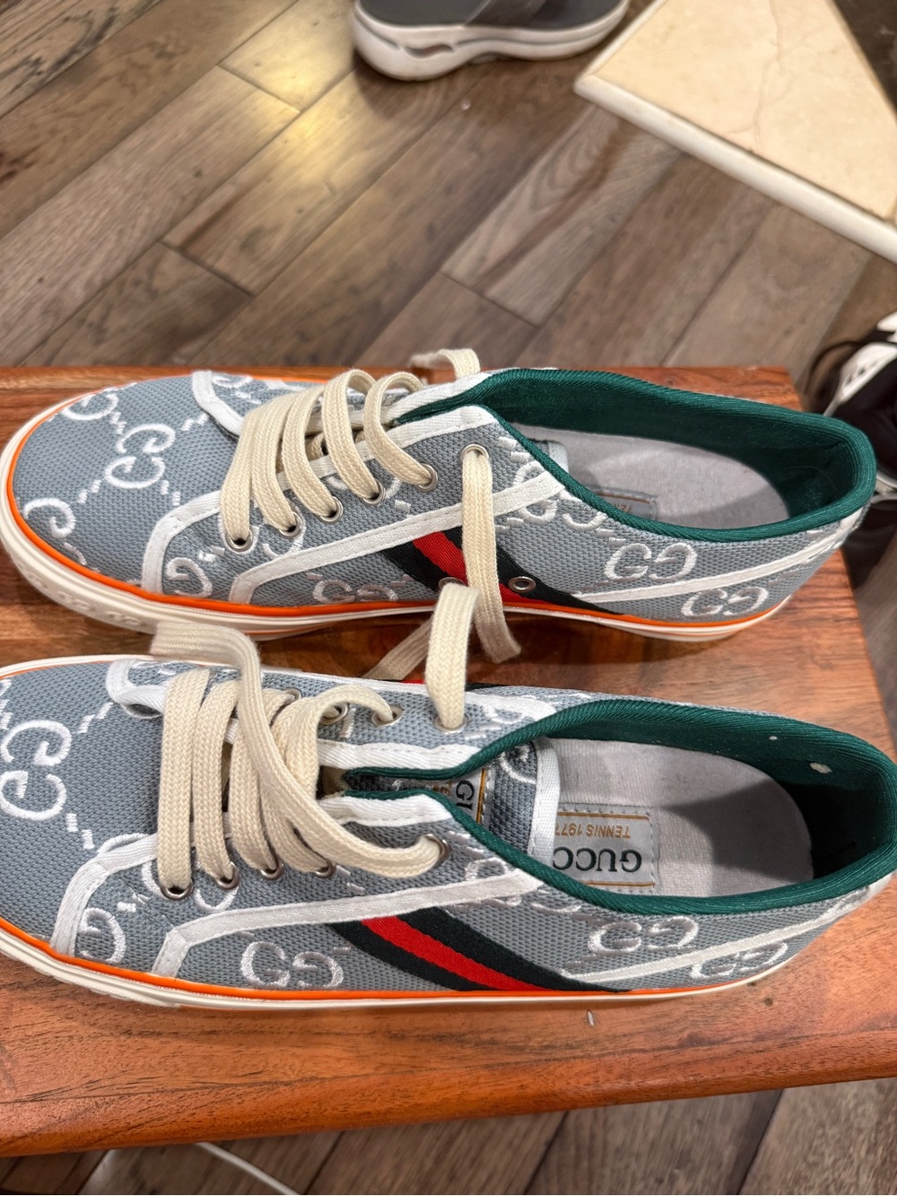 Gucci Mans tennis 1977 Gray GG Canvas Sneakers with Green Lining and Orange Trim - Picture 5 of 8